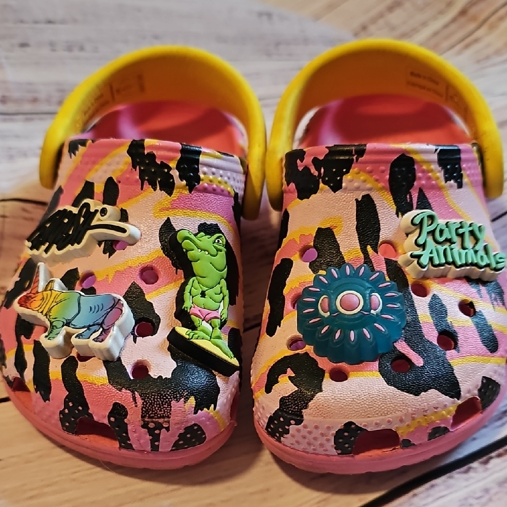 CROCS PARTY ANIMAL TODDLER GIRL  SIZE 6 EUC